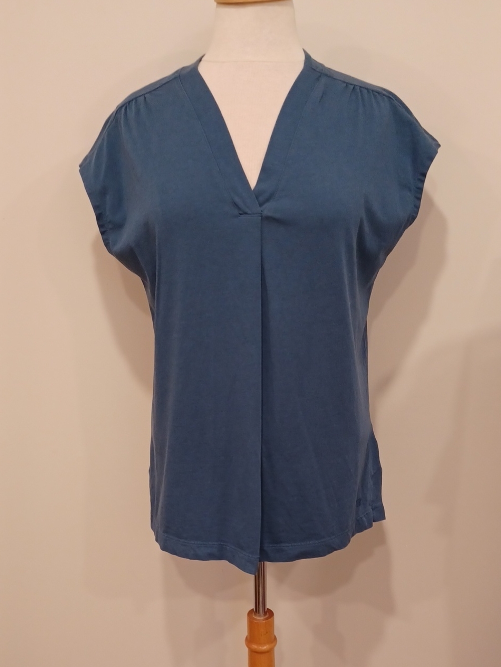 Banana Republic Pleat Front Cotton/Modal Short Sleeve Basic Tee- Sz. Med